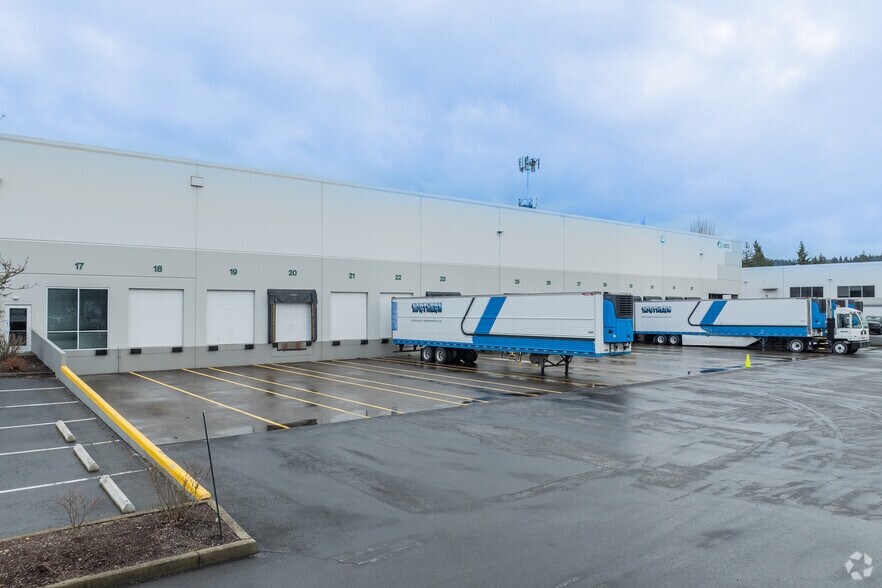 More Photos Of 13023 SE Jennifer St, Clackamas Warehouse For Lease