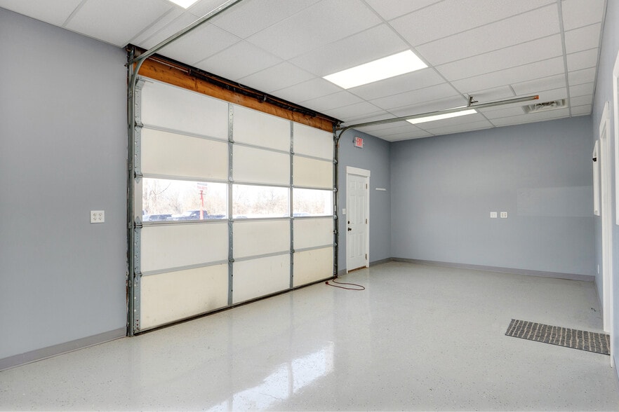 More Photos Of 972 US Highway 60 S, Billings Industrial For Sale