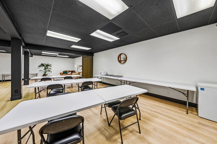 More Photos Of 239 SE G St, Grants Pass General Retail For Sale