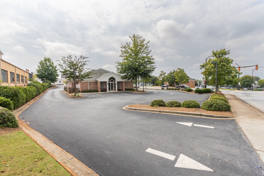 More Photos Of 602 N Main St, Anderson Bank For Sale