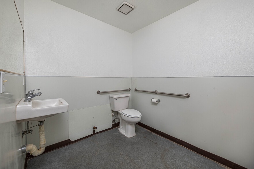 More Photos Of 7746 Lorraine Ave, Stockton Service For Sale