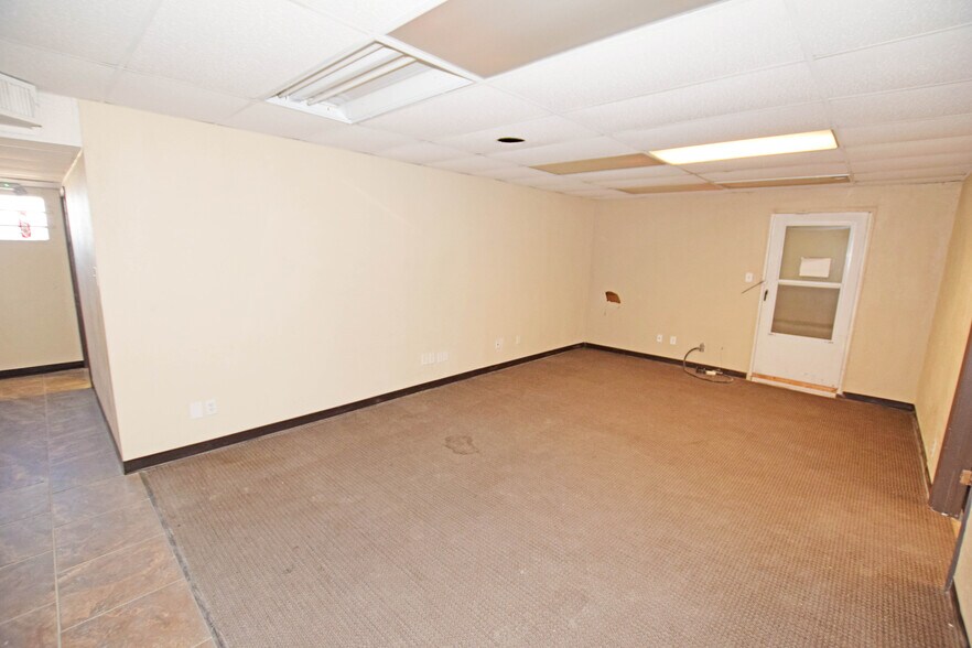 More Photos Of 302 Industrial Ave, Odessa Warehouse For Sale