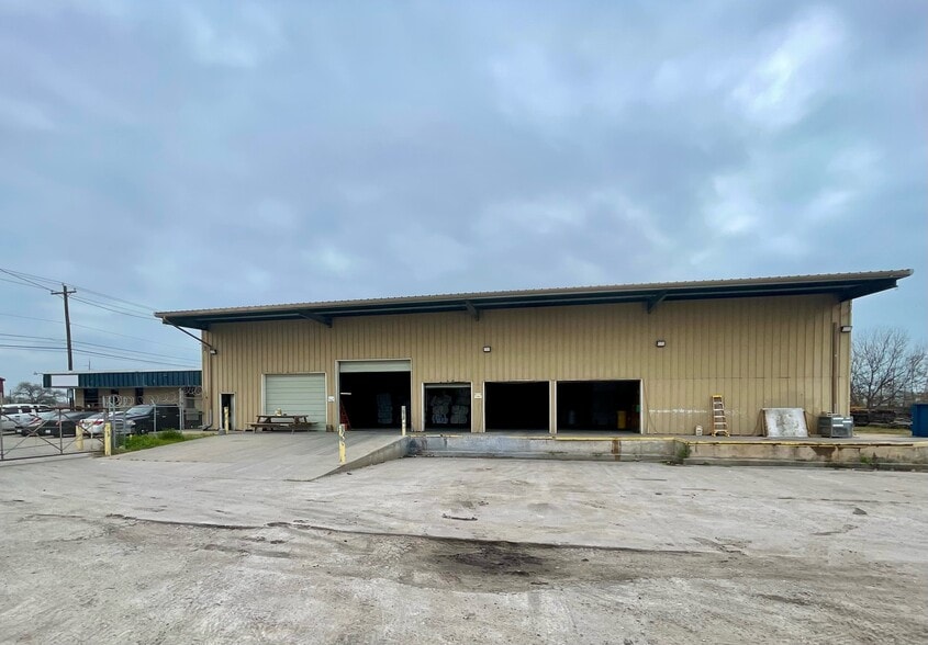 More Photos Of 1524 N Port Ave, Corpus Christi Warehouse For Lease