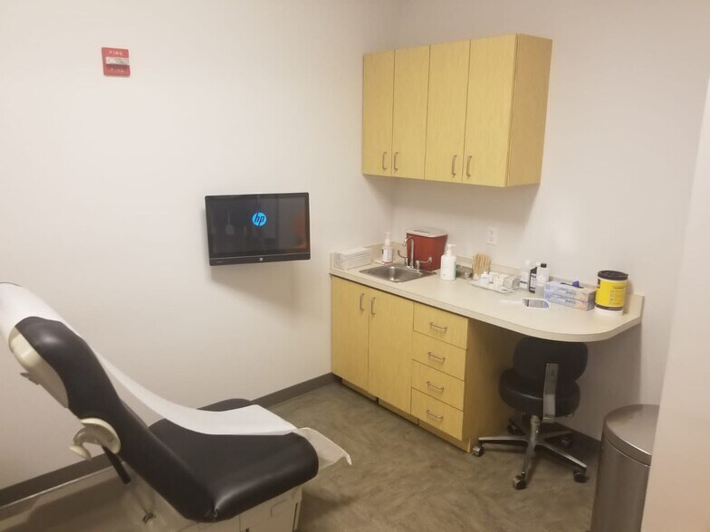 More Photos Of 6701 S Red Rd, South Miami Medical For Sale