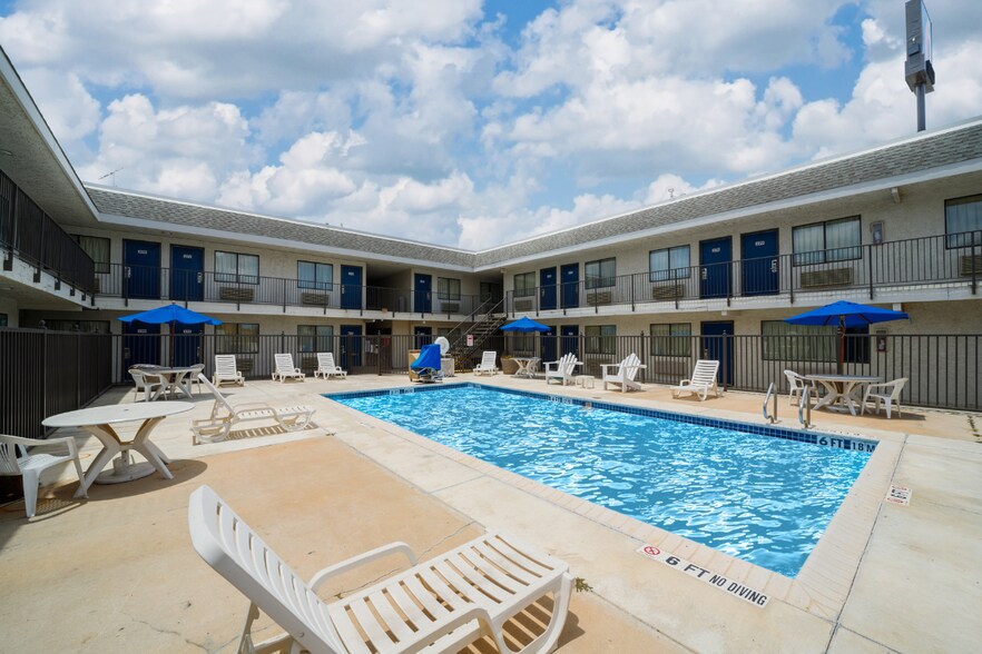 More Photos Of 5522 N Pan Am Expy, San Antonio Hotel For Sale