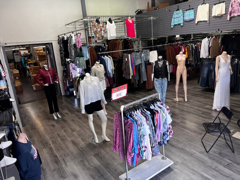 More Photos Of 120 E 15th St, Los Angeles Showroom For Lease