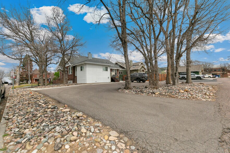 More Photos Of 1890 W Littleton Blvd, Littleton Office For Sale