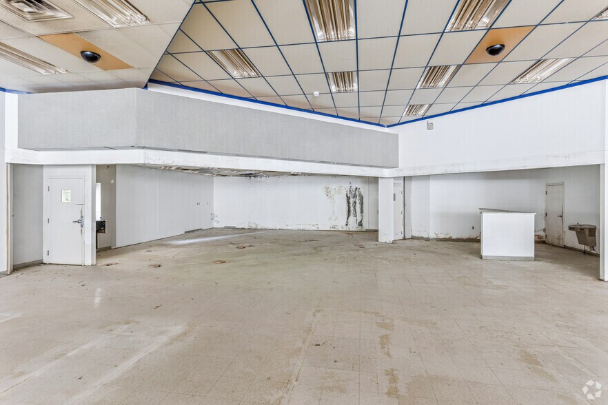 More Photos Of 3059 Washington Rd, East Point Freestanding For Sale