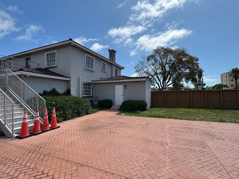More Photos Of 1040 S Federal Hwy, Hollywood Office For Sale