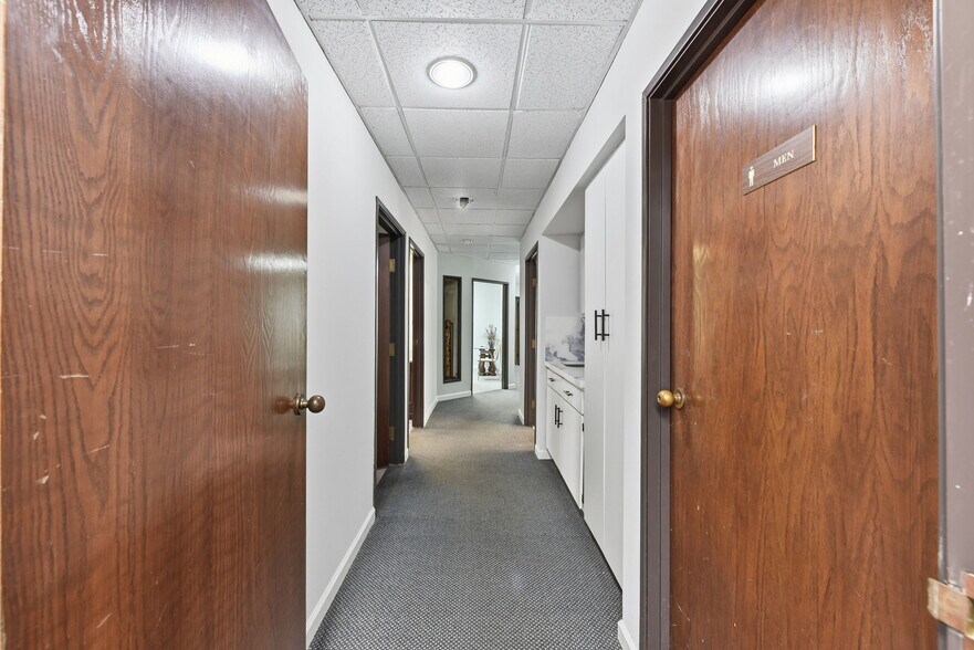 More Photos Of 10940 Stancliff Rd, Houston Office For Lease
