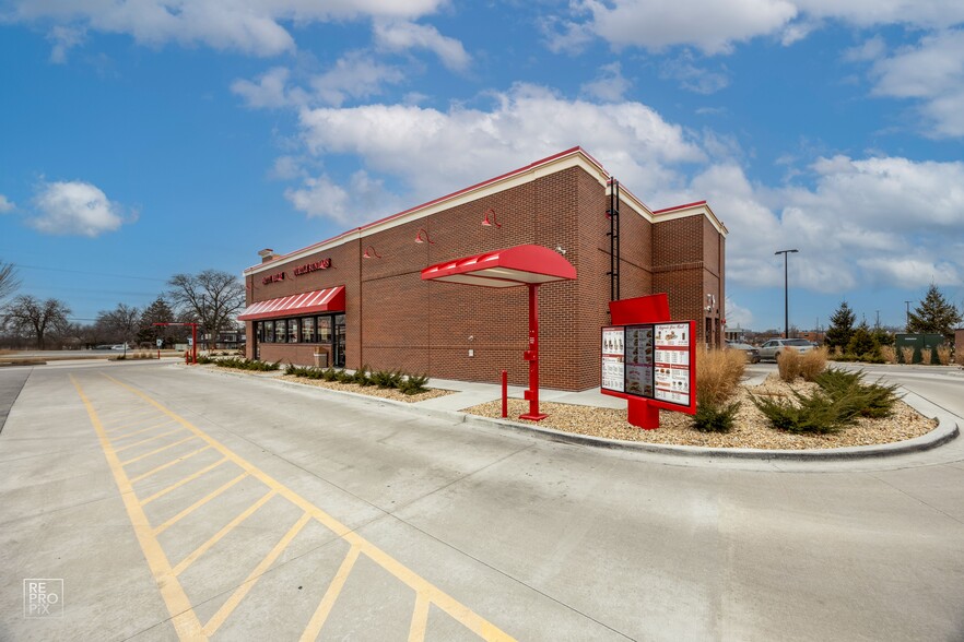 More Photos Of 80 63rd Street, Westmont Fast Food For Lease