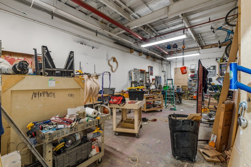 More Photos Of 5606 Cooper Ave, Glendale Warehouse For Lease