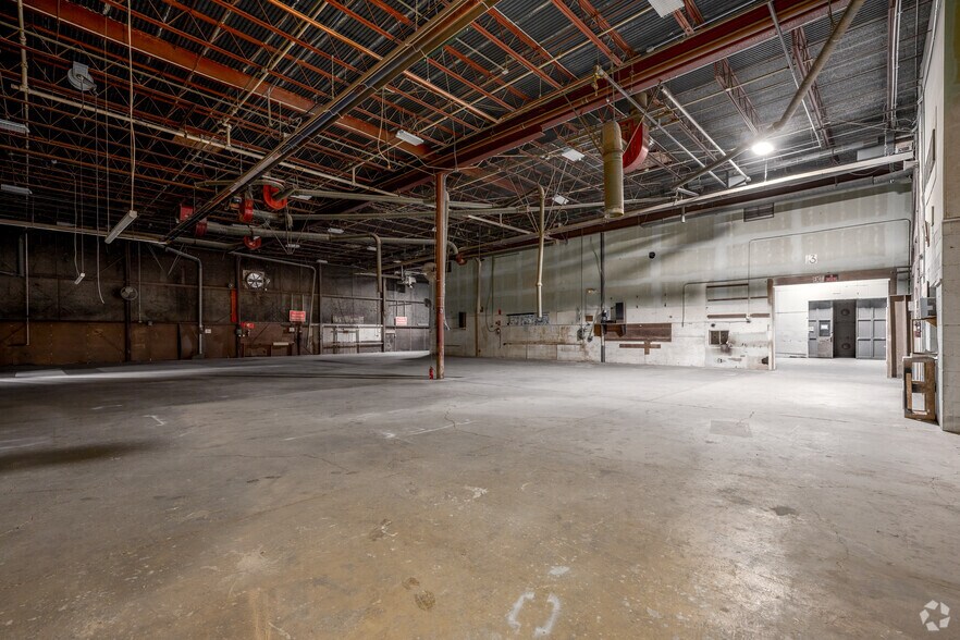 More Photos Of 7000 Old Landover Rd, Landover Warehouse For Lease