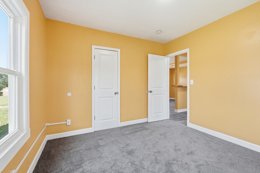More Photos Of 10907 E 87th St, Raytown Multifamily For Sale