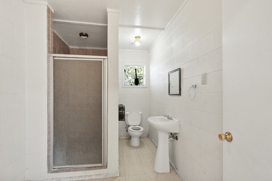 More Photos Of 298 State Highway 239, Kenedy Specialty For Sale