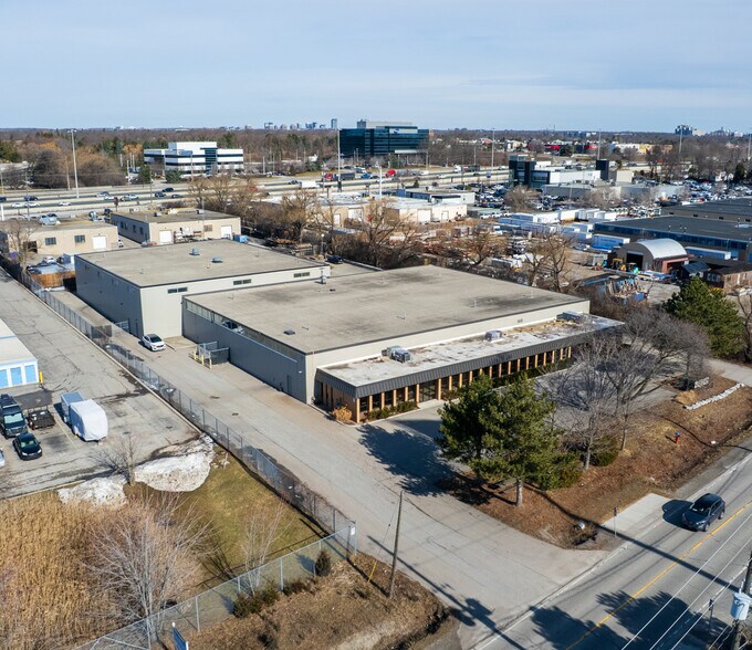 More Photos Of 475 Wyecroft Rd, Oakville Warehouse For Lease