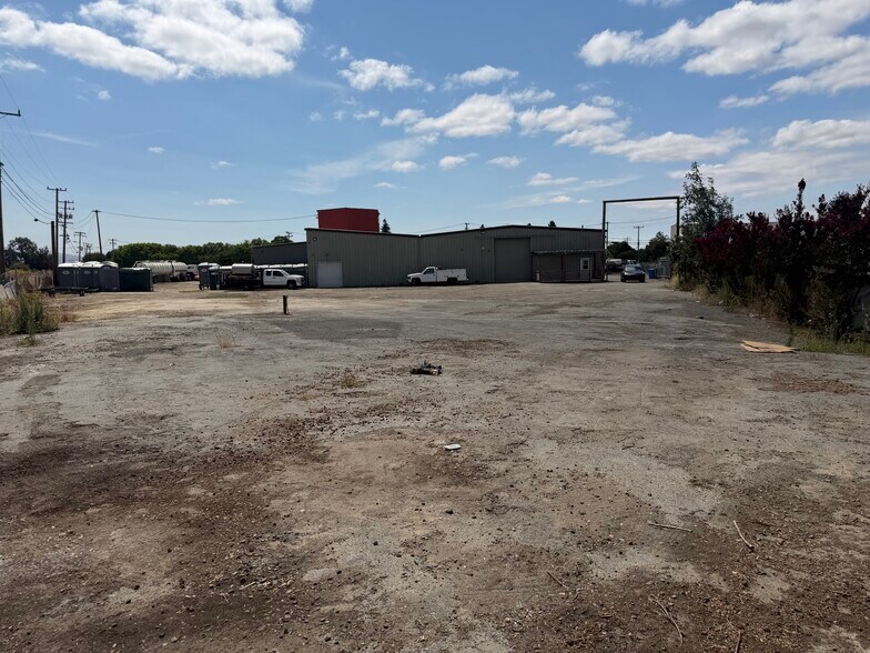 More Photos Of 1147 Atlantic St, Union City Warehouse For Lease