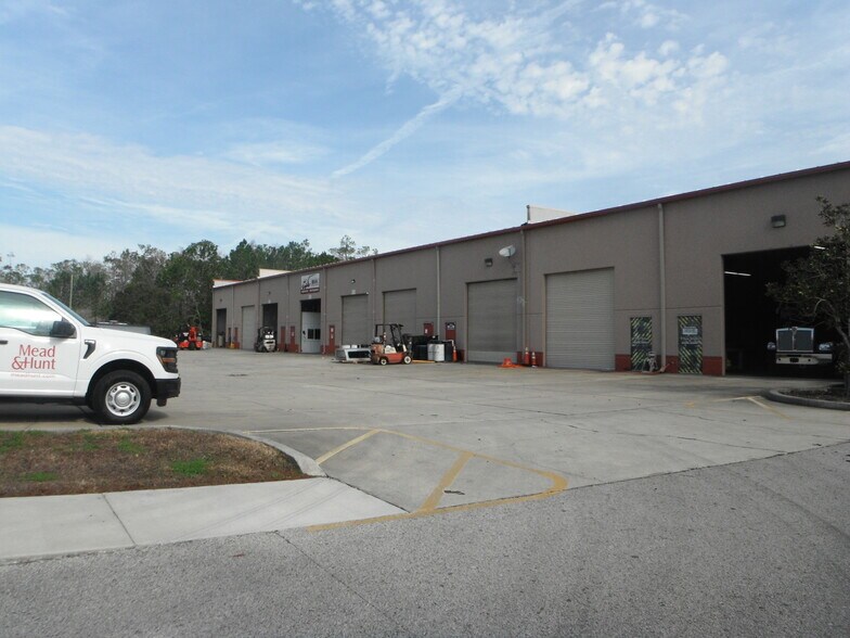 More Photos Of 313 N Tomoka Farms Rd, Daytona Beach Warehouse For Lease