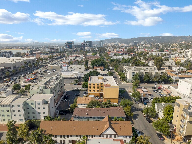 More Photos Of 5440 Harold Way, Los Angeles Apartments For Sale