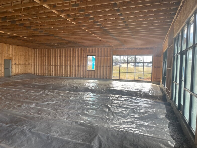 More Photos Of 2585 Old Russellville Pike, Clarksville General Retail For Lease