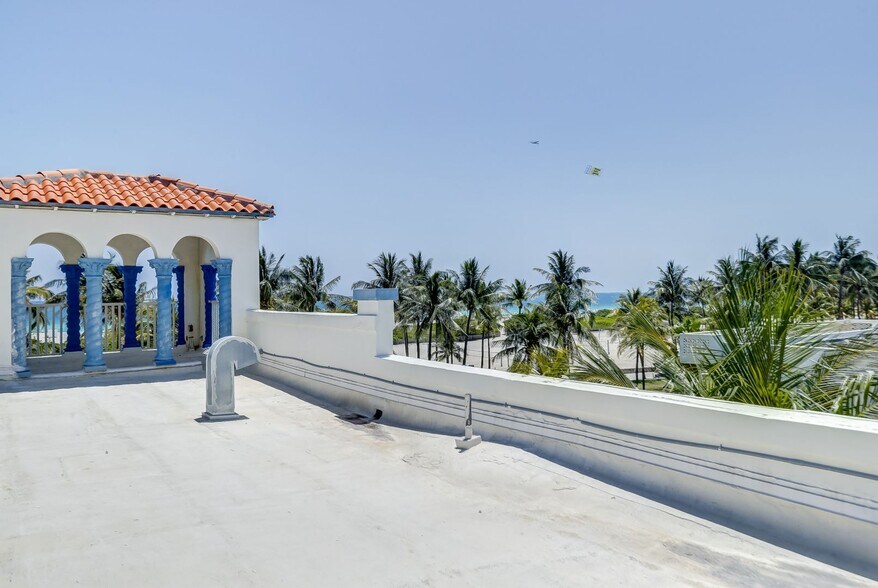 More Photos Of 820 Ocean Dr, Miami Beach Restaurant For Sale