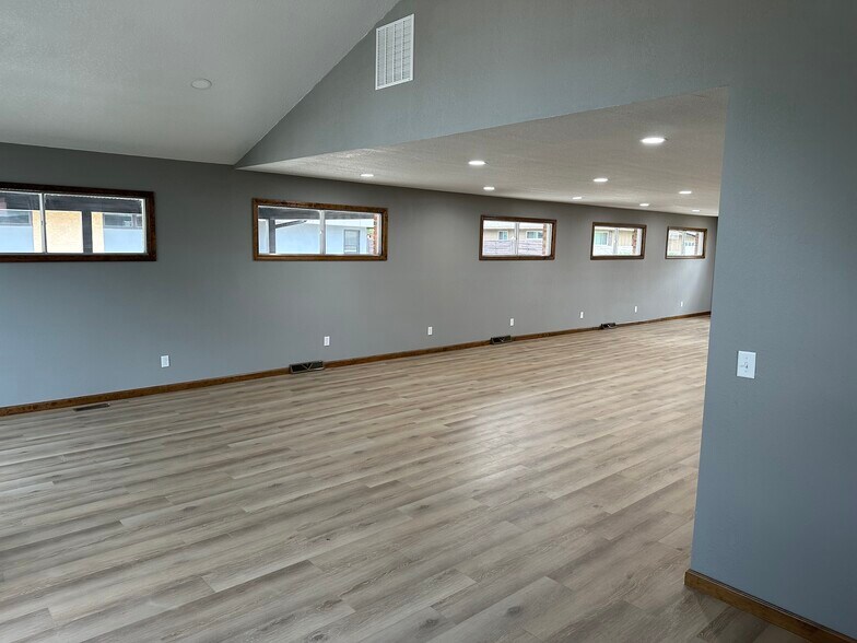 More Photos Of 1011 N 8th St, Vandalia Office For Sale