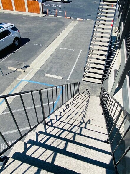 More Photos Of 12333 Saratoga Sunnyvale Rd, Saratoga Storefront Retail Office For Lease