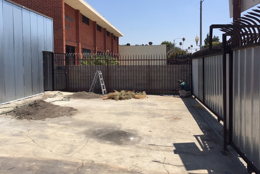 More Photos Of 3121 W Jefferson Blvd, Los Angeles Storefront Retail Office For Lease