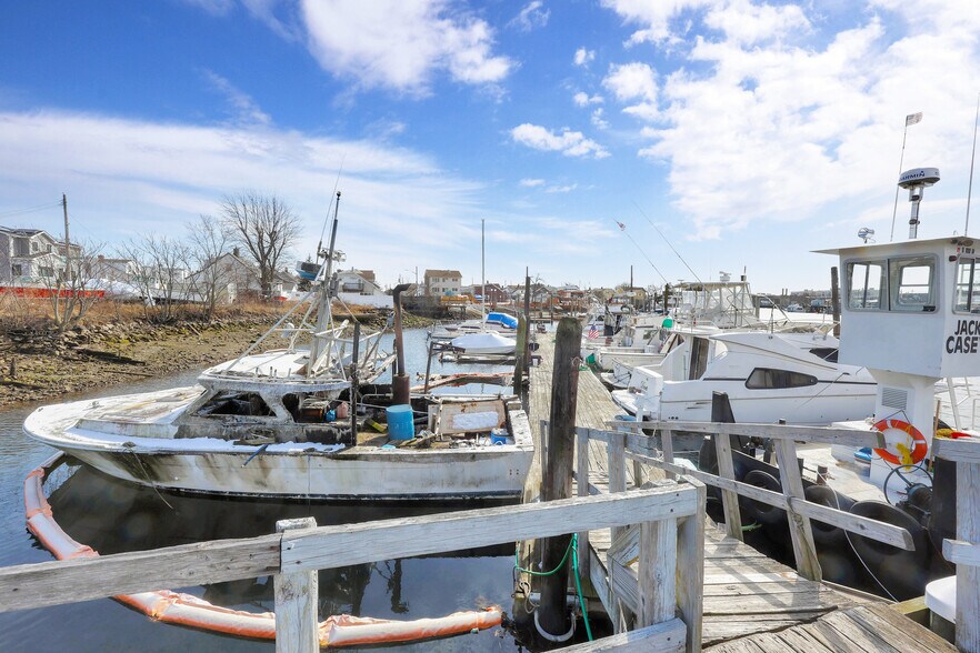 More Photos Of 82-84 Ebony Ct, Brooklyn Marina For Sale