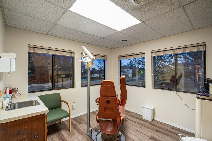 More Photos Of 422 S Main St, Livingston Medical For Sale