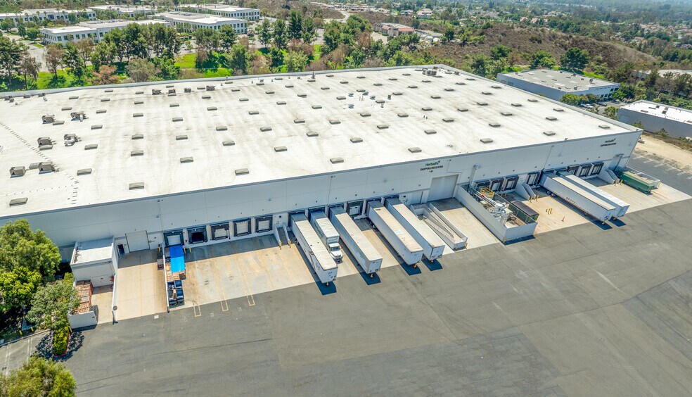 More Photos Of 25392 Commercentre Dr, Lake Forest Distribution For Lease