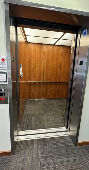 More Photos Of 450-452 Ferguson Dr, Mountain View Office For Sale