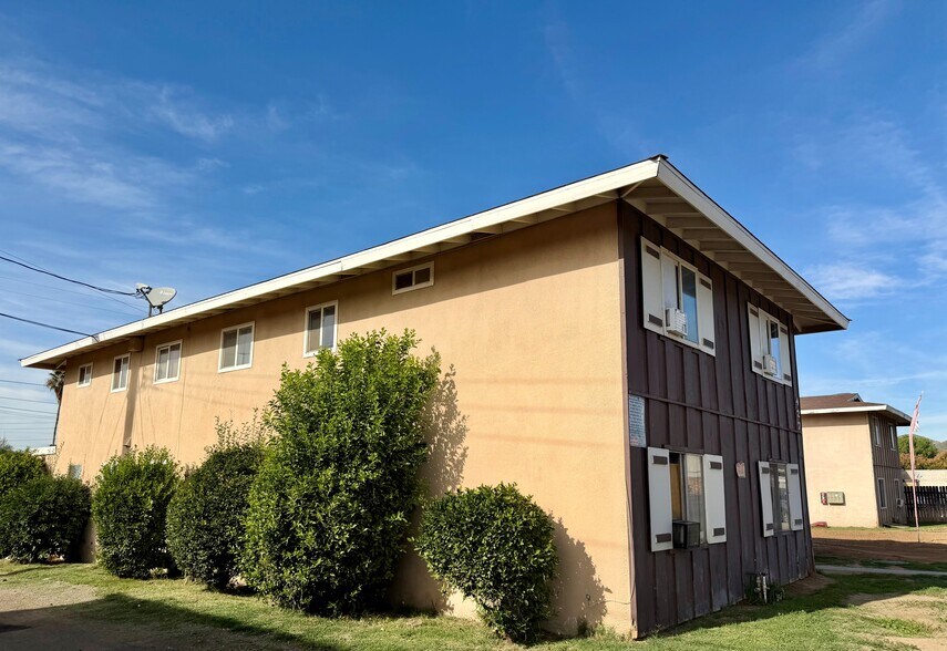 More Photos Of 421 Devener St, Riverside Apartments For Sale