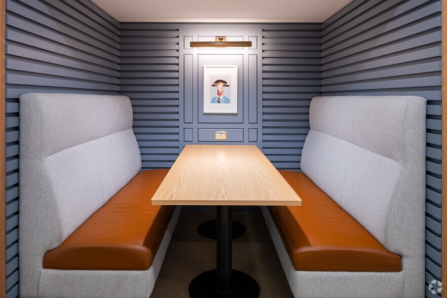 More Photos Of 4625 Lindell Blvd, Saint Louis Office For Sale