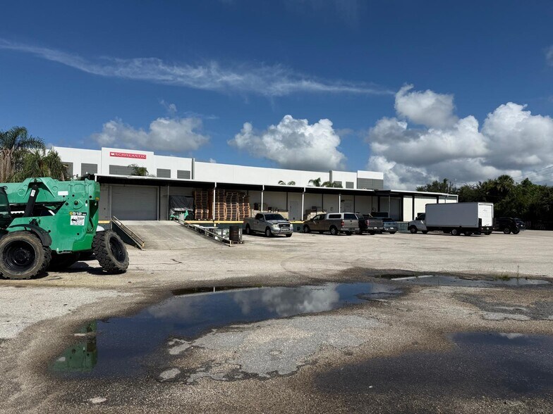 More Photos Of 325 Rand Yard Rd, Sanford Warehouse For Lease