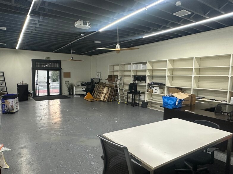 More Photos Of 2321 W 54th St, Los Angeles Specialty For Lease