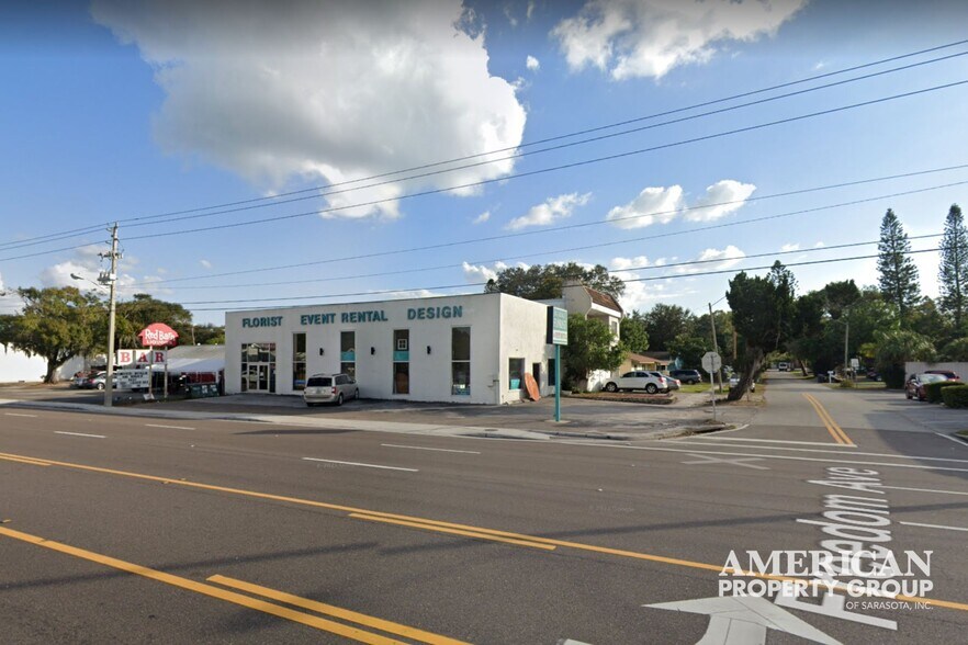More Photos Of 2048 Bee Ridge Rd, Sarasota Storefront Retail Residential For Sale