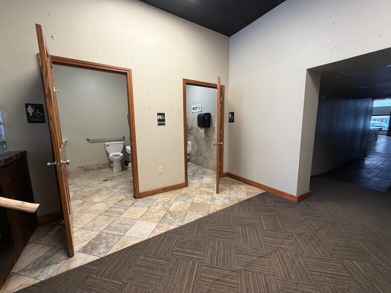 More Photos Of 103 N Fraley St, Kane Restaurant For Sale