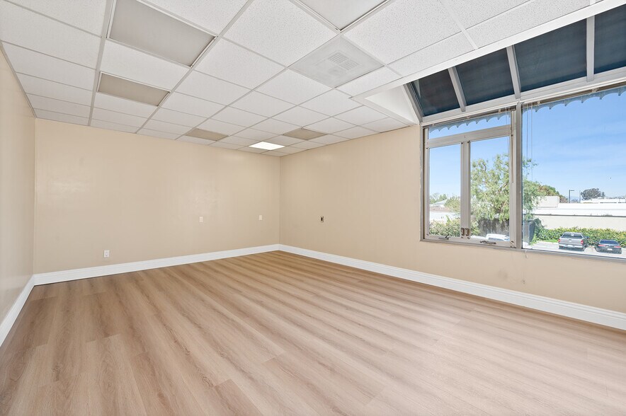 More Photos Of 2715 W 1st St, Santa Ana Unknown For Lease