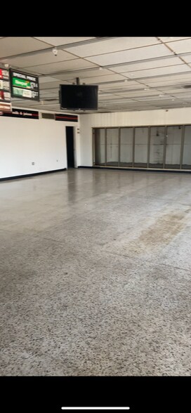 More Photos Of 720 W Sam Houston Pkwy S, Houston Convenience Store For Lease