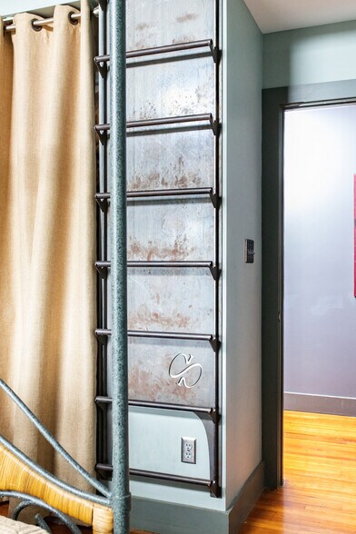 More Photos Of 112 18th St N, Birmingham Storefront For Sale