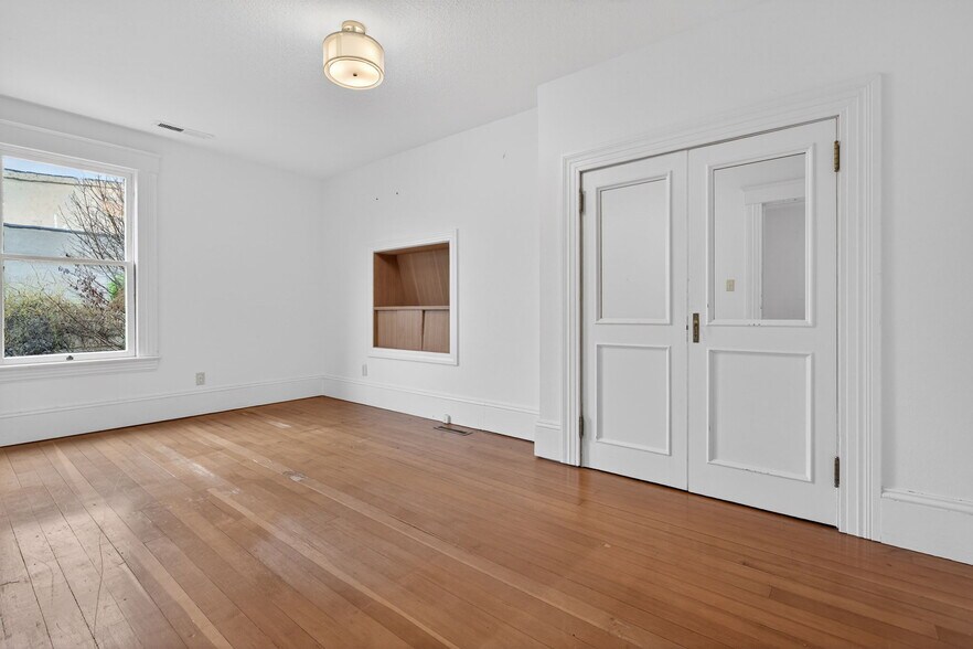 More Photos Of 317 NE Sacramento St, Portland Office For Sale