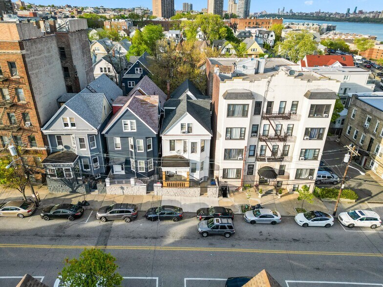 More Photos Of 14 48th St, Weehawken Apartments For Sale