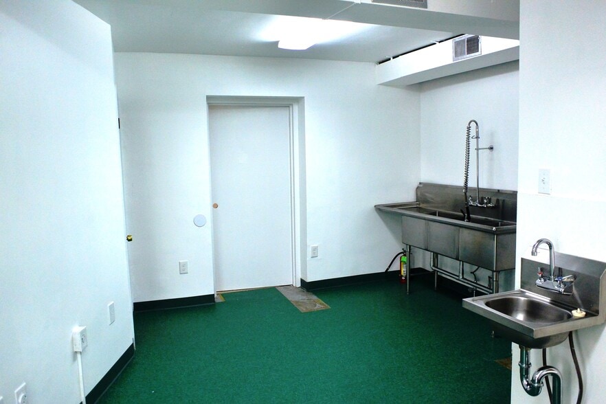 More Photos Of 7401 Woodbine Ave, Philadelphia Storefront Retail Residential For Lease