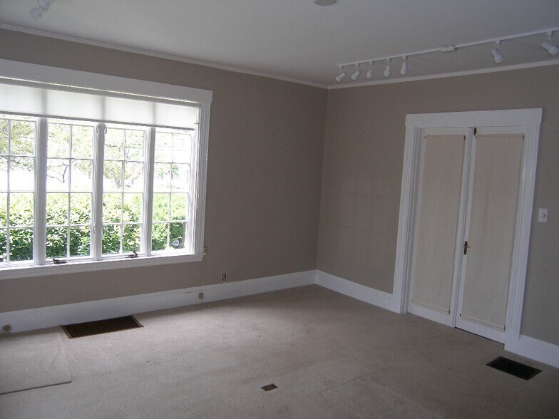 More Photos Of 356 Boston Post Rd, Sudbury Office For Sale