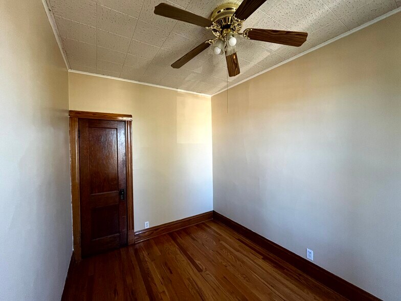 More Photos Of 4929 W Warwick Ave, Chicago Apartments For Sale