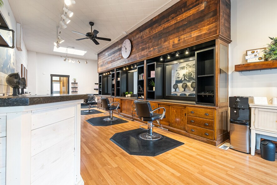 More Photos Of 511 Front St, Lynden General Retail For Sale