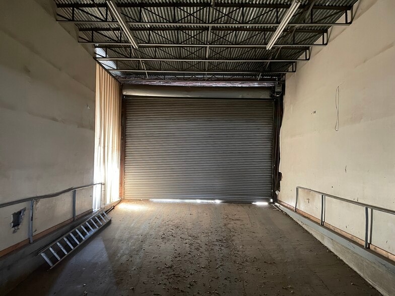 More Photos Of 220 N Saint Vrain St, El Paso Light Distribution For Sale