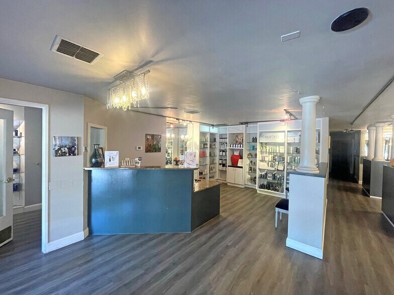 More Photos Of 3175 Riverside Blvd, Sacramento Office For Sale