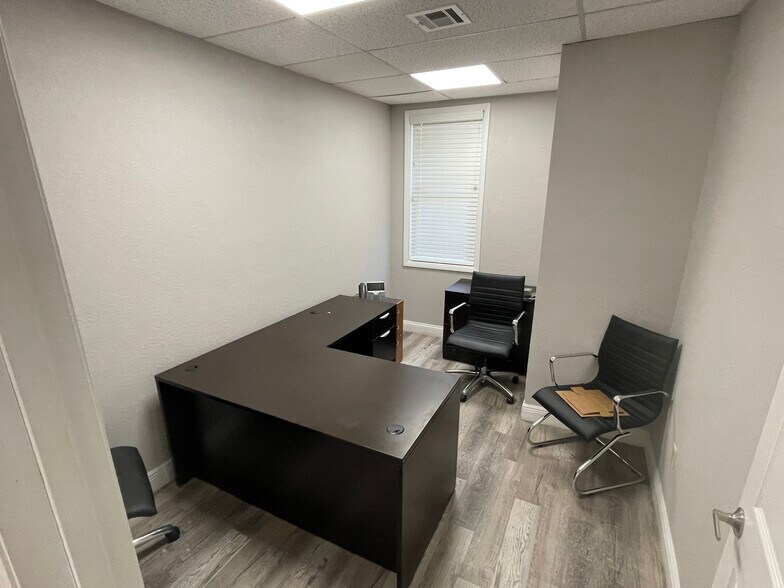 More Photos Of 496 Delaney Ave, Orlando Office For Lease